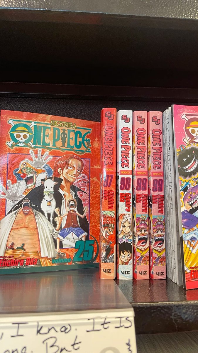 PaulaValim1's tweet photo. My favorite kind of weekend involves no plans and plenty of manga. https://t.co/PCSol3kqlI