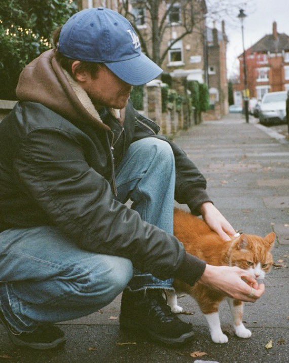 catwynmeow's tweet photo. Joe Alwyn in new photo dump https://t.co/c8wjfwjq9f