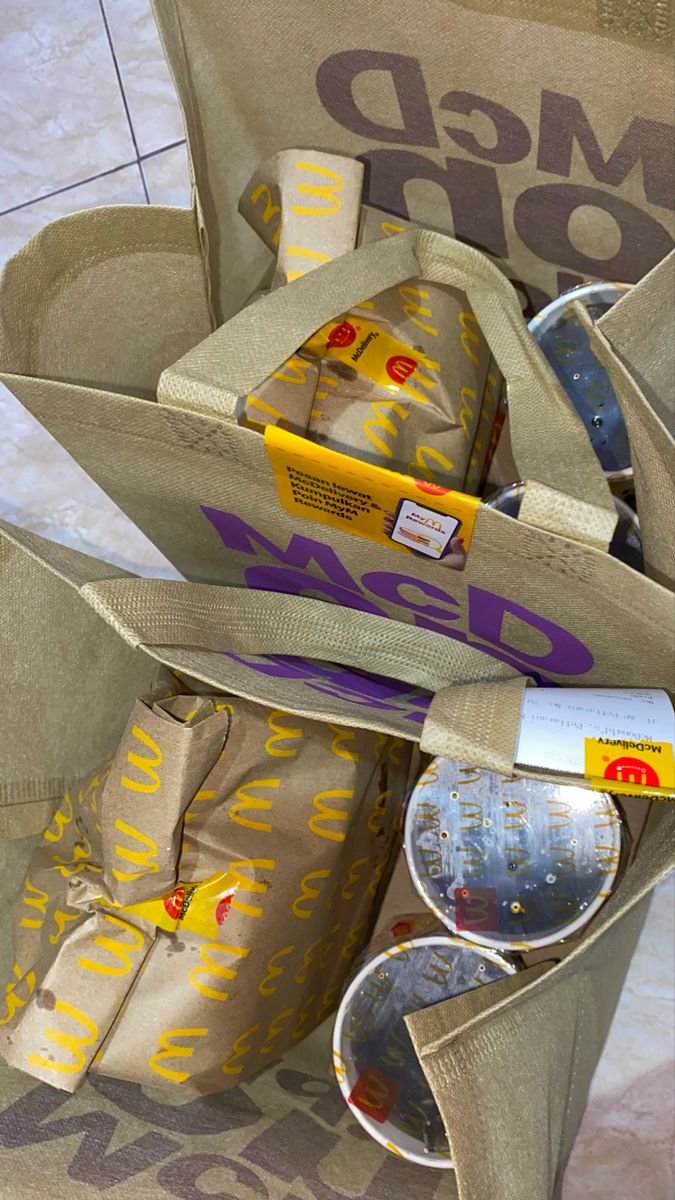 JJOYnpd's tweet photo. ᅠᅠ

🛍️ | A Package has been sent to  
>>  @shakarhd

“Gift-nya ya dek, sengaja beliin 6 bungkus full biar kamu mabuk ayam.”🙂🥳🎊
ᅠᅠ
ᅠᅠ https://t.co/IfNMmAn3zG