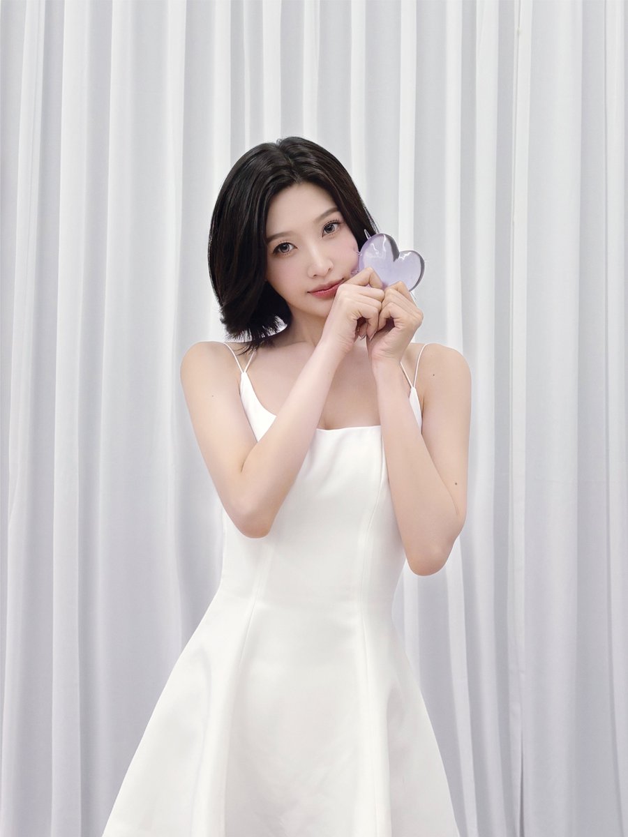 RVsmtown's tweet photo. VELVET REMEDY — 5 STEPS TO MEND A HEART
04 : JOY | REPAIR
Mend the little cracks with warmth and care. Add a little sweetness to your day.

#2027SEASONSGREETINGS #RedVelvet https://t.co/PXNa1c9Ddn