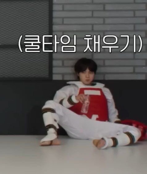 noirlatte09's tweet photo. Tenerte envidia yo? Envidia le tengo a esa army que se encontró al taekook, le invito una cerveza a junkook y él acepto https://t.co/jyI8sNfftC