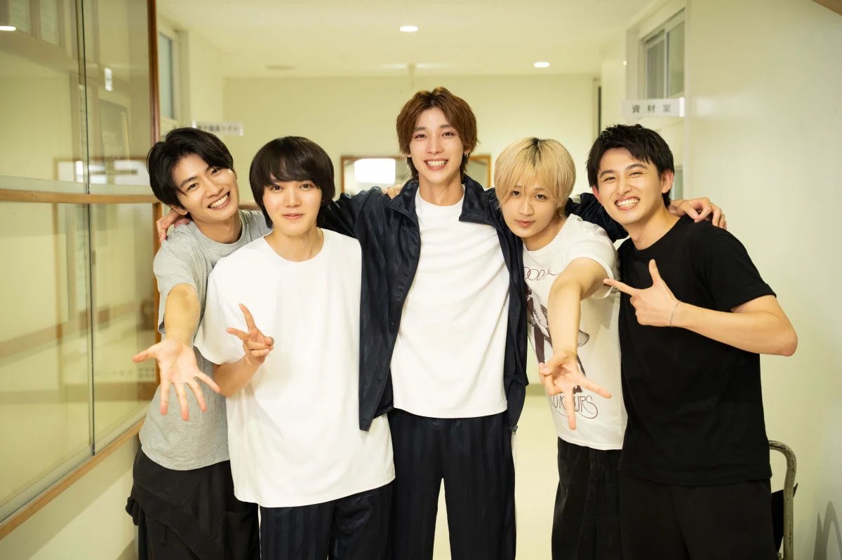 ciooo531's tweet photo. 四坂くん、目めっちゃ赤くない❓って思ってスクロールしていったら
泣いちゃった四坂くんとそれを見守る4人の写真あって私が号泣😭😭😭
ほんっっっっとに素敵な5人。宝物見たいなら5人。大切写真です_____✨

#陽キャ集団 https://t.co/bWNFCeyXfO