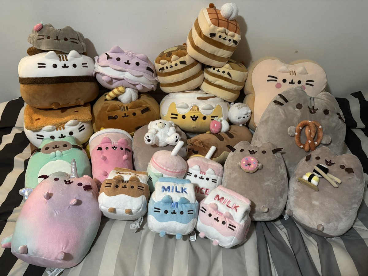 ShopowVR's tweet photo. Moving out tomorrow, and I gotta pack all these little ones :3 https://t.co/Ut5oArwY3Z