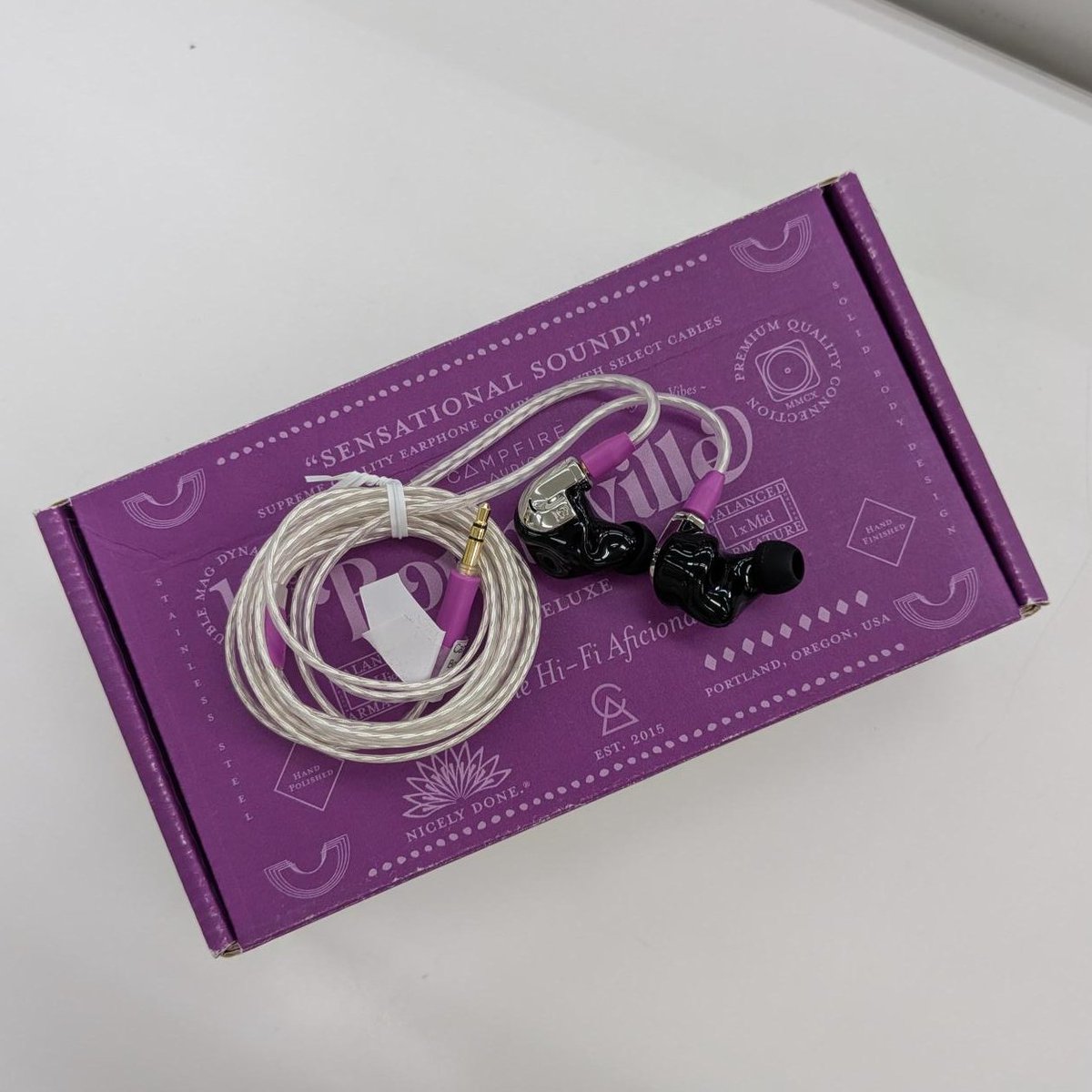 e_earphone_NPB's tweet photo. 【♻️中古週末特価情報📢】
 
今週も《中古週末特価》を開催中‼️
お得な製品が盛りだくさん🎶
 
✨今週の中古注目製品✨
― あなたの音のレコード、更新へ ―
#CampfireAudio
『Bonneville』
 
💥週末特価💥
👉 表示価格より40,000円引き！
👉 さらにポイント5倍！
ご試聴もOK✨
📍場所：eイヤ大阪日本橋本店 2階・中古フロア
 
気になる方はお気軽にスタッフまでお声がけください🎧
#eイヤ大阪日本橋本店