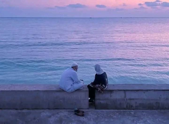 titi_razak's tweet photo. مع من يحبك، لا تحتاج إلى شرح مشاعرك بالكلمات.

Beserta seseorang yang mencintaimu, kamu tidak perlu memaparkan perasaanmu dengan kata-kata. https://t.co/HDz6PLbdJa