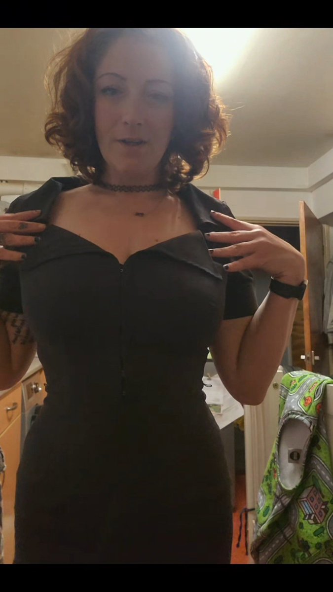 MsVickyVirtue's tweet photo. Is the collar too much? https://t.co/m0bVCQUUEp