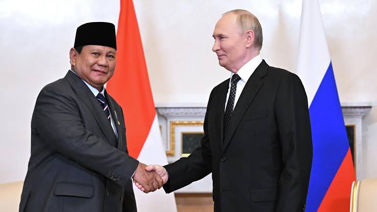 SputnikInt's tweet photo. 🇷🇺🇮🇩Putin congratulates Indonesian President Prabowo Subianto on his 75th birthday

Russia highly values the Indonesian president's principled commitment to strengthening friendly relations between the two countries, the Russian president noted, as quoted by the Kremlin.

Productive contacts help energise constructive cooperation in key areas of partnership between Moscow and Jakarta within the UN, BRICS, the Russia–ASEAN dialogue and other multilateral structures, Putin stressed.