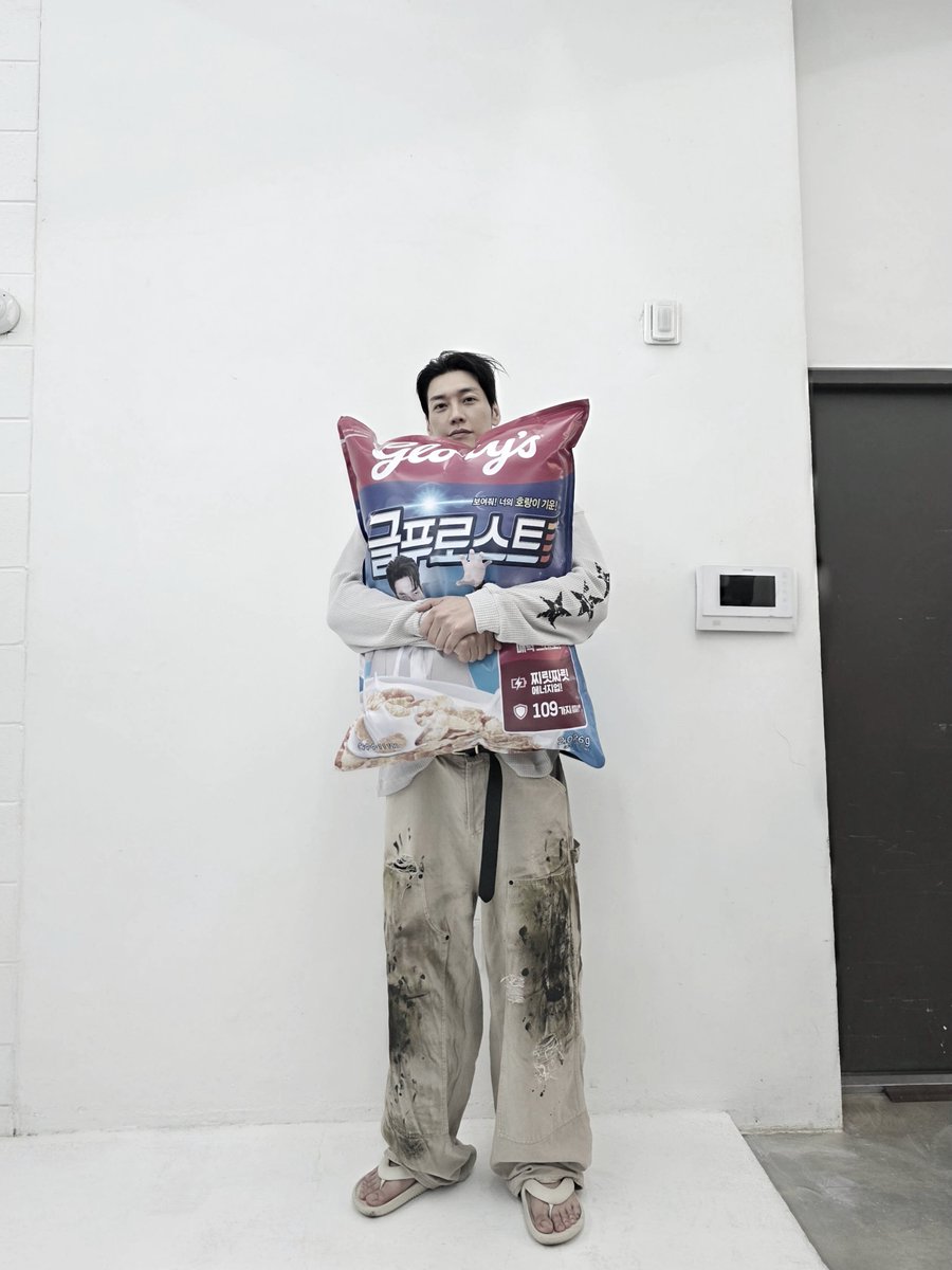 xYoungkwang's tweet photo. Need a fast charge, gotta power up and ready to roar again, aum. https://t.co/GqMfhIulT3