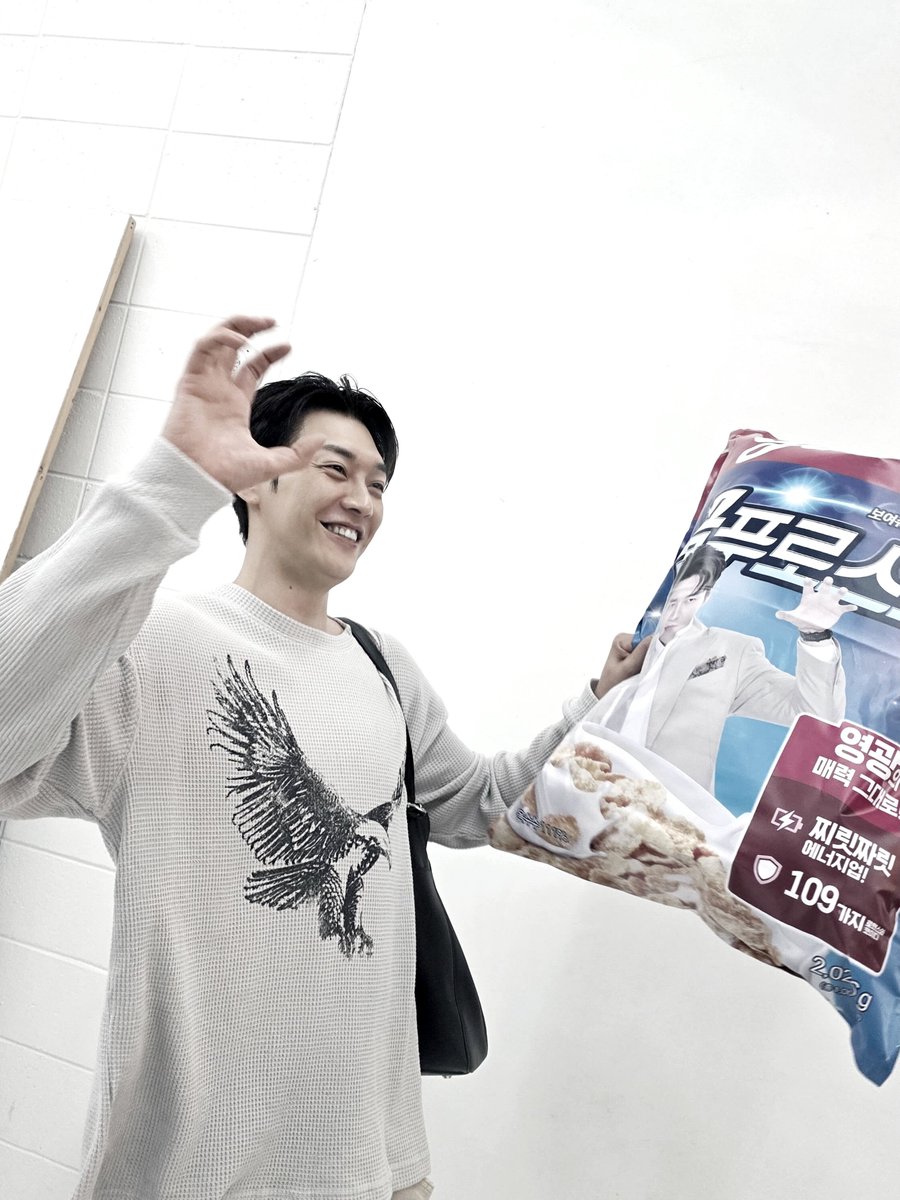 xYoungkwang's tweet photo. Need a fast charge, gotta power up and ready to roar again, aum. https://t.co/GqMfhIulT3