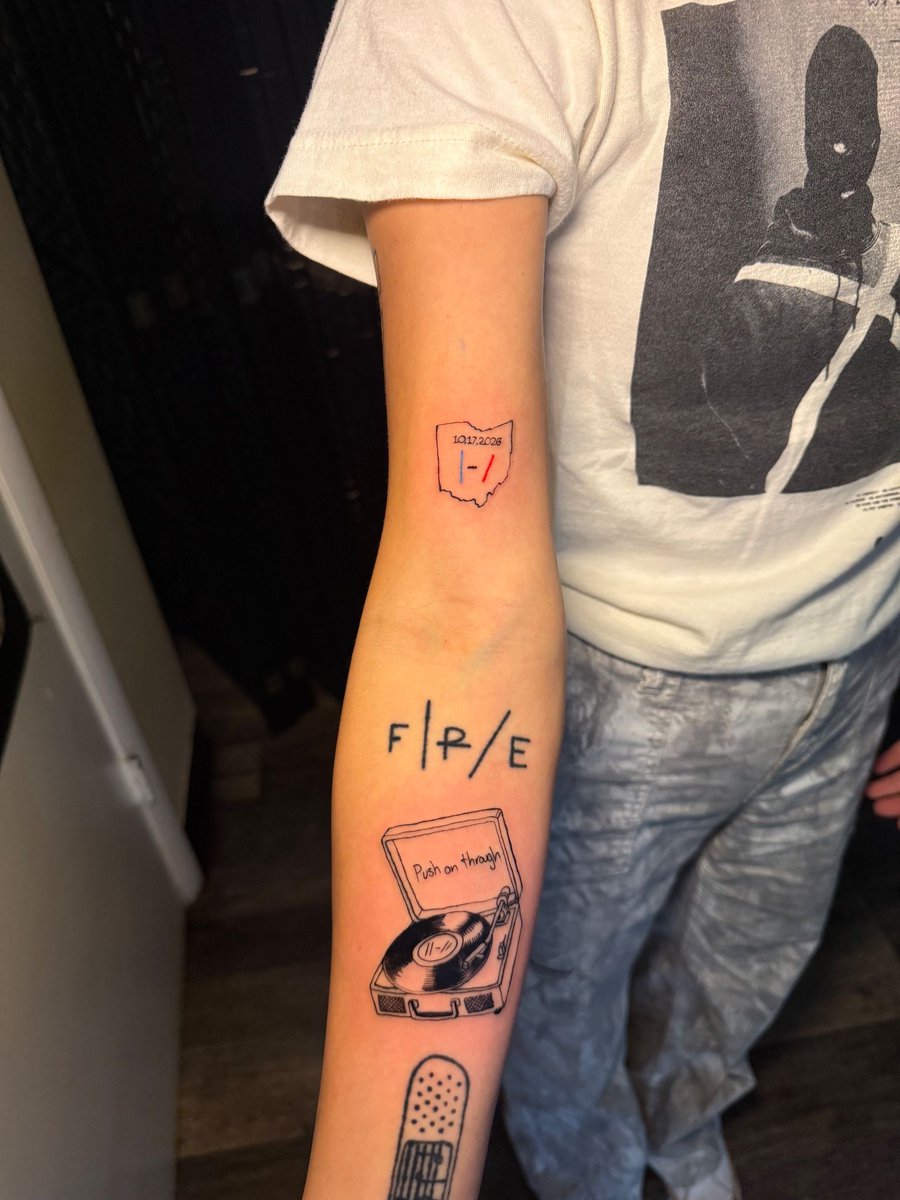 BurnedHeartsTat's tweet photo. Fresh ink, fresh pain. Ready to take on the world with my new tattoo
This tattoo was done by tattoo artist TJ at Burned Hearts Tattoo in Columbus, Ohio.
#tjtattoo #blackgraytattoo #blacktattoo #graytattoo #freshtattoo #tattoo #tattooartist #tattoooftheday #columbustattoo #ohiot https://t.co/7lGlz9cWf1