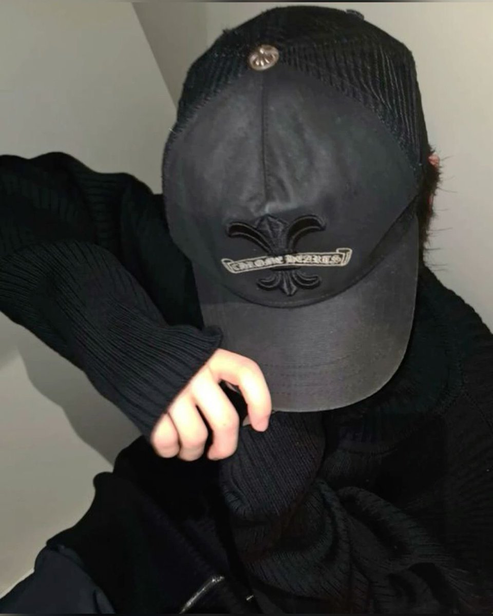 hakibambi's tweet photo. #gongfourz mini au onde

taesan não esperava que fosse se apaixonar tão rápido pelo baixista que havia encontrado na internet para formar uma banda, kim leehan 

ou

onde leehan tava precisando muito de grana e achou que a banda de taesan fosse famosa https://t.co/ahlQpc7if4