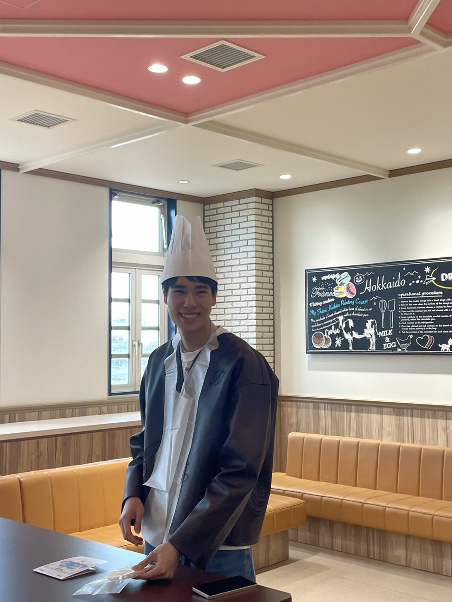 mamicosofficial's tweet photo. เชฟมาแล้วฮะ 🍪🎨 @phuwintang 

PHUWIN MAMI IN HOKKAIDO

#MamixPhuwinHokkaidoDays
#phuwintang https://t.co/jx6wOXwTMy