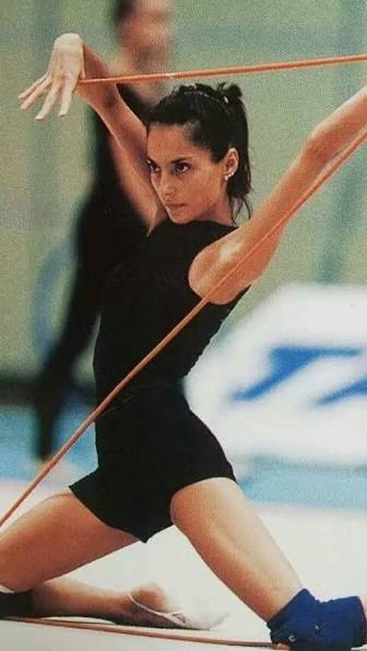 starn3llie's tweet photo. olena vitrychenko :

168 cm / 5 ' 6
42 kg / 93 lbs

𑣲⋆ bmi : 14 . 9 https://t.co/y8ztSHoMhW