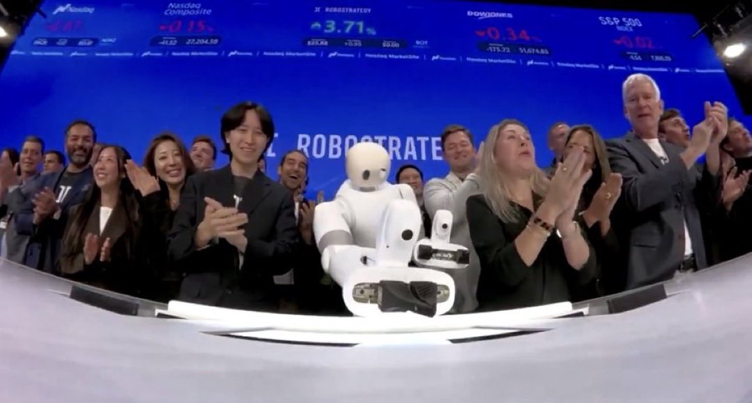 Rewkang's tweet photo. Proprietary robot data capture event https://t.co/yxmFRAfZSn