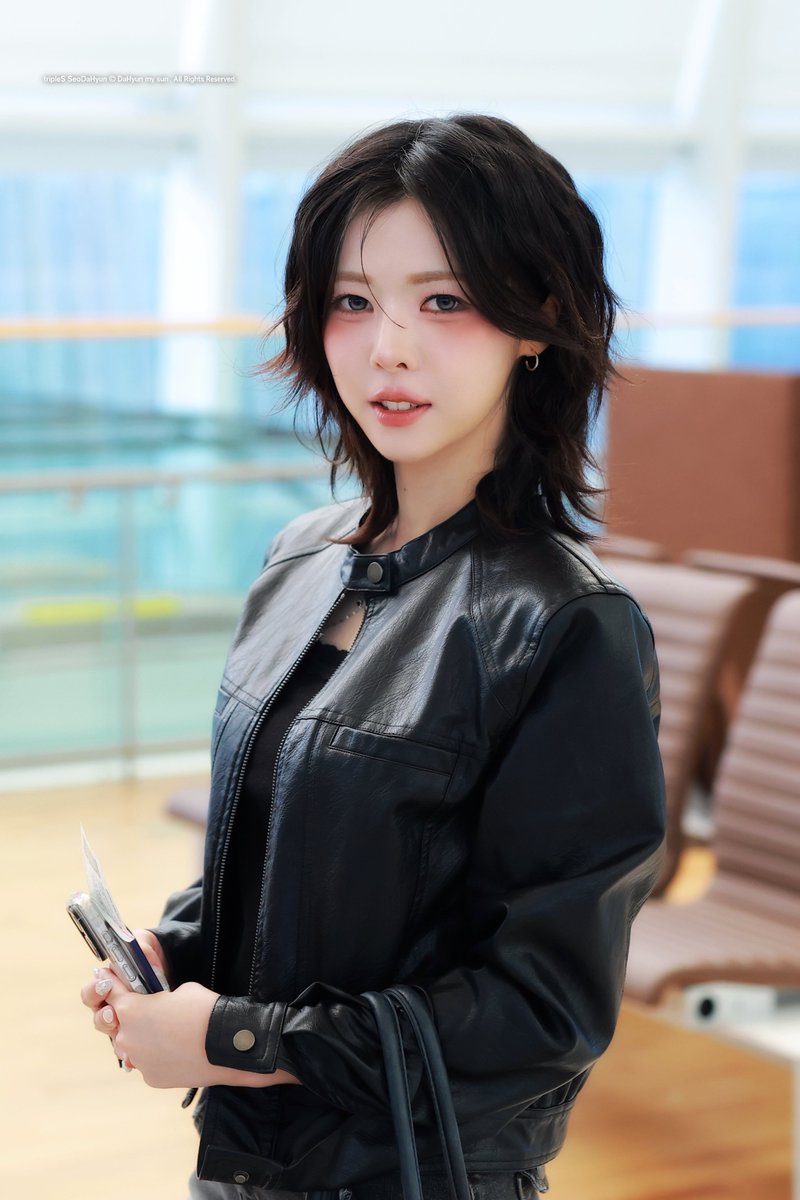 lovewav's tweet photo. 261017 '오늘 좀 맘에 드는 날'
#트리플에스 #tripleS #서다현 #SeoDaHyun https://t.co/949SBu4BBt