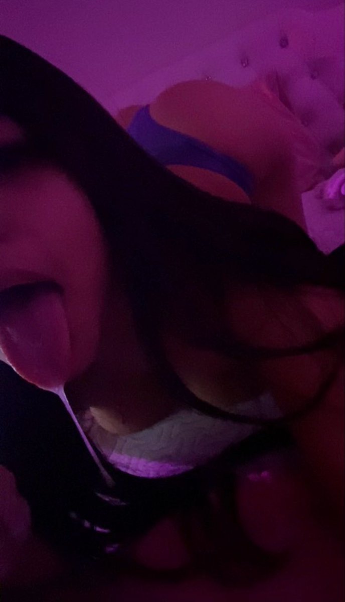 urbunnyluv's tweet photo. who wants a sniff? hehe https://t.co/zcNWfs73vB