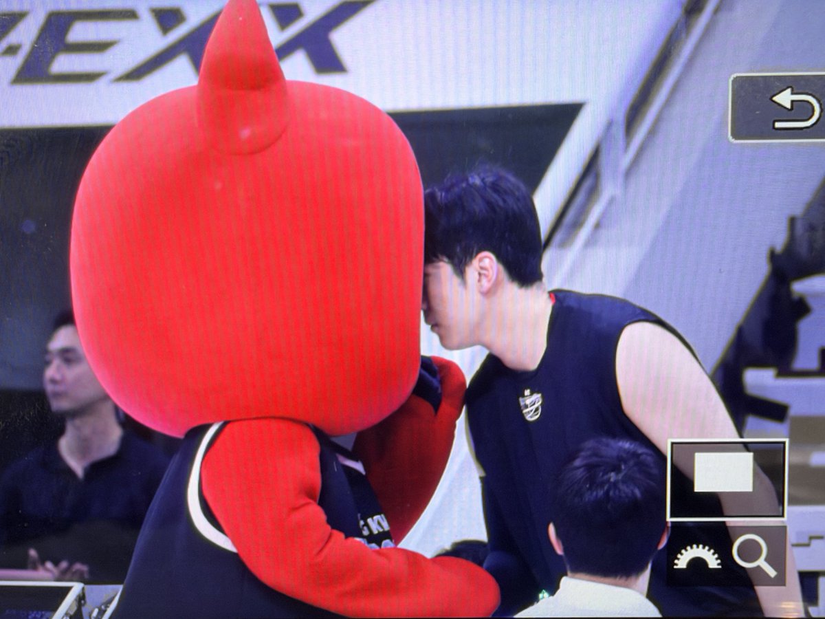 notyrsom's tweet photo. 레드부 속으로 거의 들어갈뻔 했어 https://t.co/CG5oAF6AJI