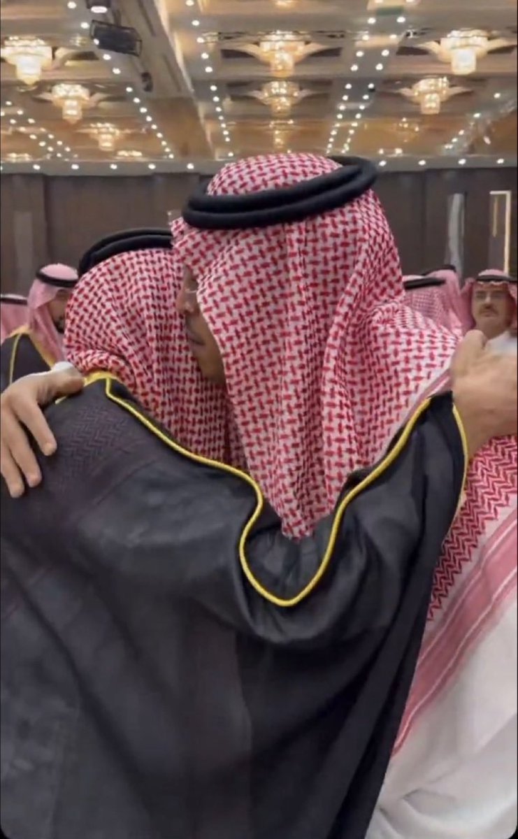 amone10100's tweet photo. @Fouad__01 الله يسعدكم سعادةً ما تنتهي، ويديم بينكم المحبة والأخوّة، ويجمعكم دائمًا على الخير والوفاء، ولا يغيّر عليكم إلا للأجمل، ويجعل أيامكم عامرة بالمودة وقلوبكم مليانة بالفرح 🪴..

#عبدالمحسن_الحارثي https://t.co/1OxSXn01Oi