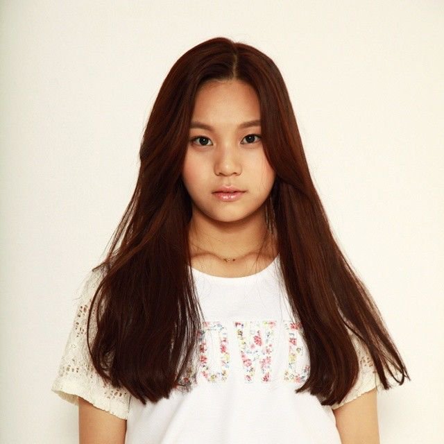 summerskieshao's tweet photo. i feel so bad for her like loot at her shes literally so pretty https://t.co/205yyKLKOr