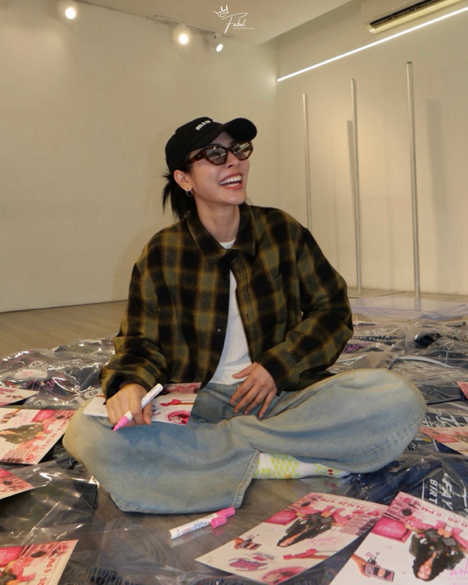FFabel_Ent's tweet photo. Every rehearsal. Every signature. Every little detail. All made with love. 💗

A special behind-the-scenes look at Faye preparing for 1410 STATIC, from rehearsals to personally signing and getting exclusive gifts ready for her fans.

The countdown is on. Are you ready, Fayemily? ✨

#FayePeraya #1410STATIC
#FayeBirthdayParty2026
#FabelEntertainment