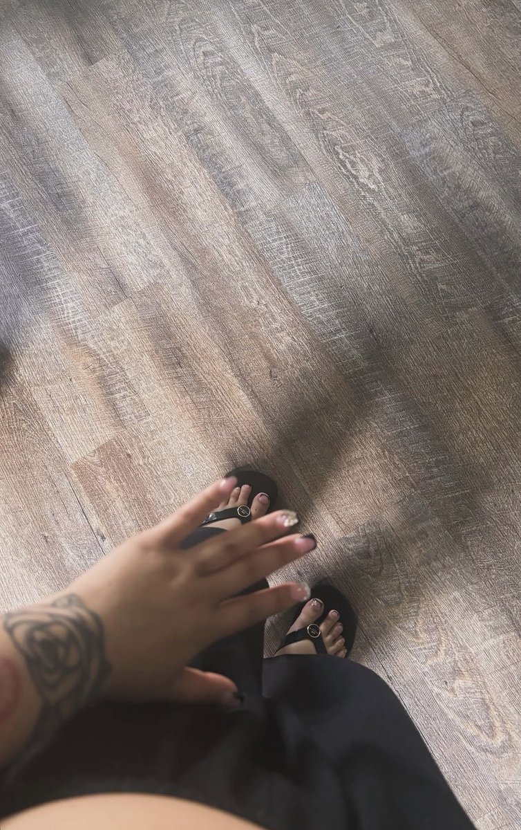 evaaaamamaaa's tweet photo. Who wanna see my toes on ft?🤭🤭 https://t.co/tPoea3NUR8