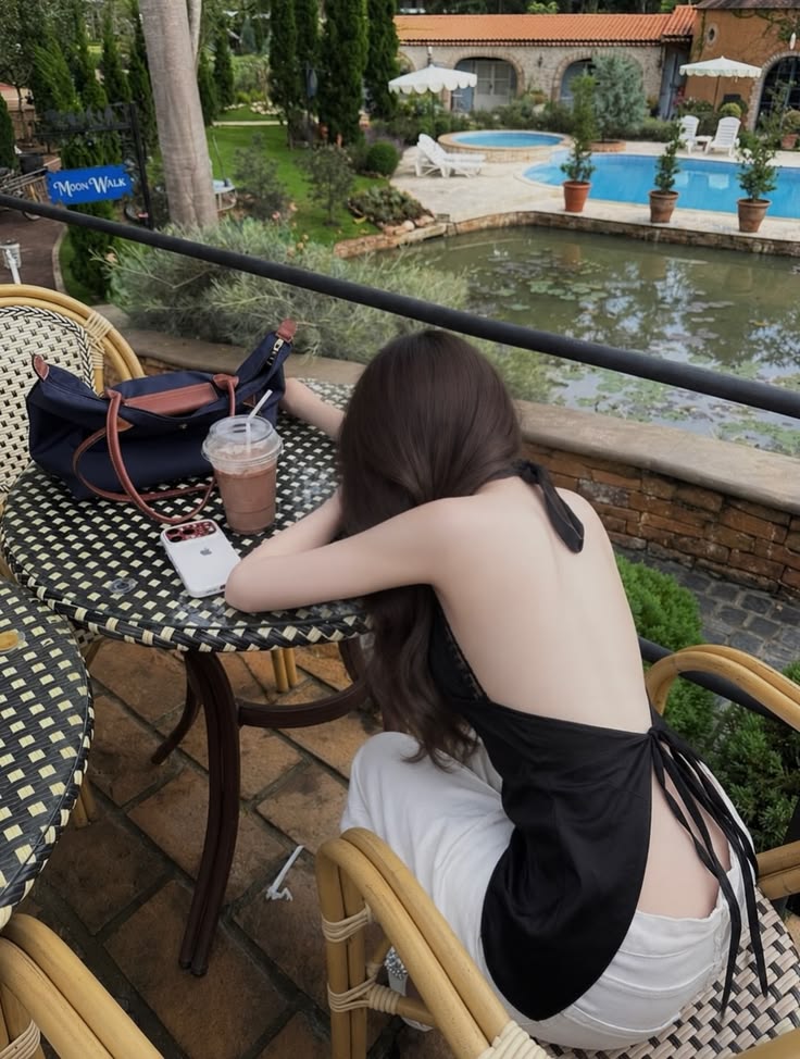 EddieRaymoie's tweet photo. เรื่องกำลังไฟฟ้า
เครื่องใช้ไฟฟ้าใช้แรงดัน 220 V มีกระแส 2 A กำลังไฟฟ้าเท่าไร? ⚡🏠
วิธีทำ: P = VI = 220 × 2 = 440 W
ตอบ เครื่องนี้ใช้กำลัง 440 วัตต์จ้า 🔋💡
Id : olie3

#ลาดกระบัง #คุ้มเกล้า #ร่มเกล้า
หาค่าขนม🔋⏱️ https://t.co/dQ5bTmnfNI