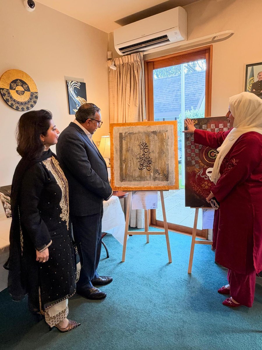 PakinNewZealand's tweet photo. 🇵🇰 High Commission hosted an Exhibition of Islamic Calligraphy & Texture Art by Wellington-based Pakistani artist Naina Zainab. Ms. Cinthia Soto, Senior Advisor Ministry of Education, among others attended the event. Participants appreciated the artist’s exquisite calligraphy and textured artwork employing vibrant colors and themes inspired by nature and Islamic heritage. Art has a unique power to connect hearts, inspire minds, and build bridges across communities. Wishing Naina continued success and many more milestones in her creative journey!
@PkPublicDiplo @epwing_official @RadioPakistan