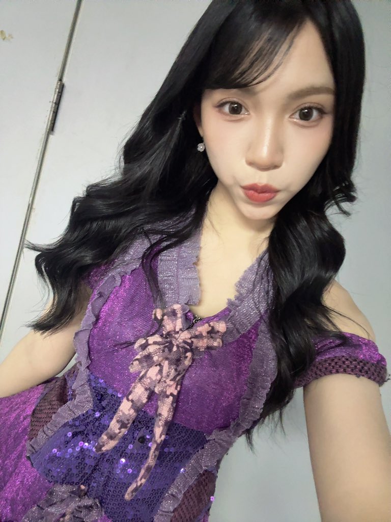 Aralie_JKT48's tweet photo. THANK YOU FOR TODAYY!!! senang sekali bisa ikut meramaikan serunya Axis Nation Cup! senang bisa bertemu dengan kalian juga di sanaa!! terima kasih juga yang sudah menonton yaaa!!! selamat istirahat semuanyaa 💜 https://t.co/eUQuJdUKqW