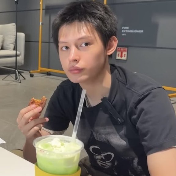 chaoyufanist's tweet photo. (¬_¬) https://t.co/qeqfxnALkC