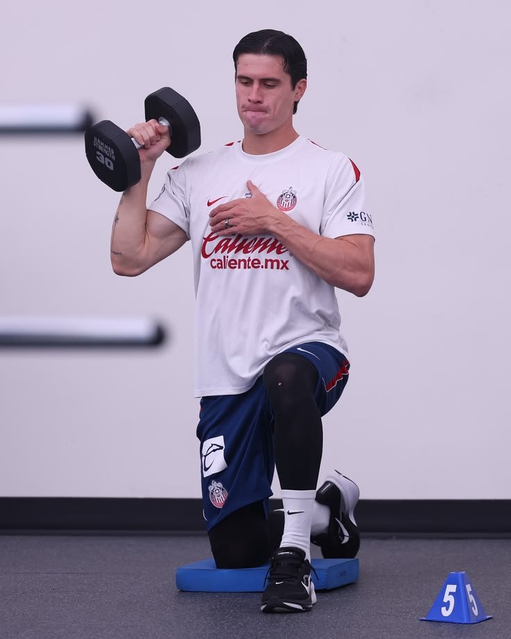 redzvlt's tweet photo. – día de entrenamiento https://t.co/viuGydWPXS
