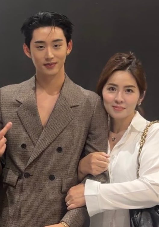jwillestt's tweet photo. she has his favorite 🙂‍↔️🤏🏻
IM CRYING, HIS SON IN LAW 🥺💗

MANIAC FINAL MOMENT #YouManiacSeriesFinalEP https://t.co/YMuyH9XNLV