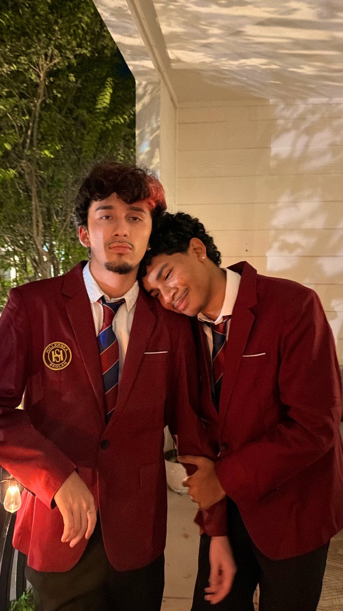 elianduli's tweet photo. Found my prince🇸🇪🫂 #youngroyals #halloween https://t.co/Hi5nqWXjAT