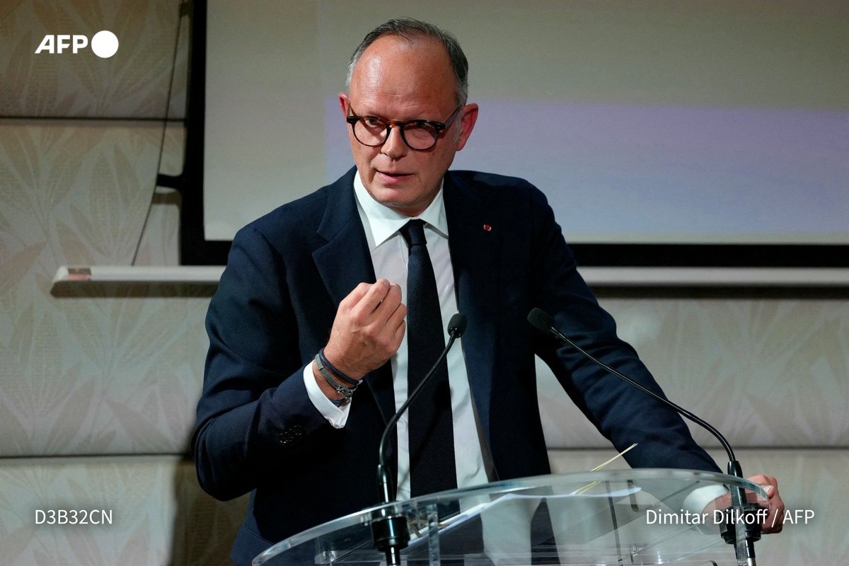 afpfr's tweet photo. 🇫🇷 Édouard Philippe, candidat à la présidentielle, a été placé jeudi sous le statut de témoin assisté dans l'enquête ouverte pour détournement de fonds publics, favoritisme et harcèlement moral au sein de la communauté d'agglomération du Havre, ville dont il est le maire ⤵️ https://t.co/LWXrICxFeq