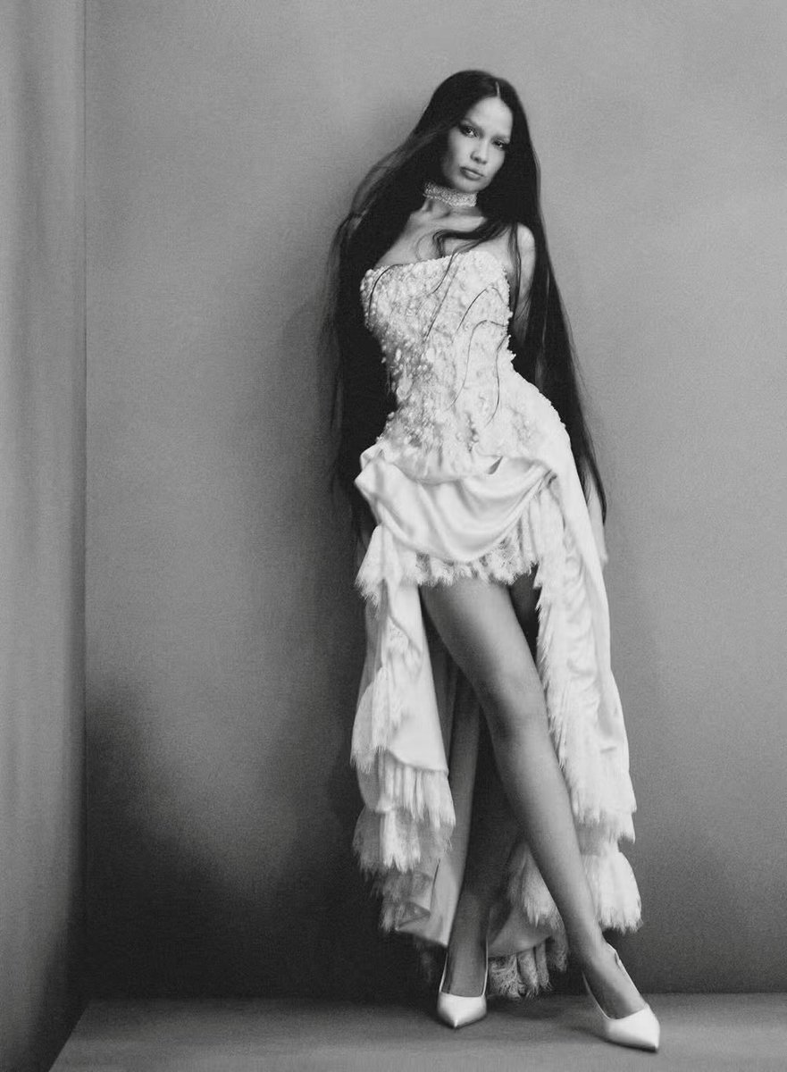 halluciting's tweet photo. e esse outro vestido da juliette com renda renascença nordestina e bordados???? que coisa mais lindaaa https://t.co/I3vhJbDQcp