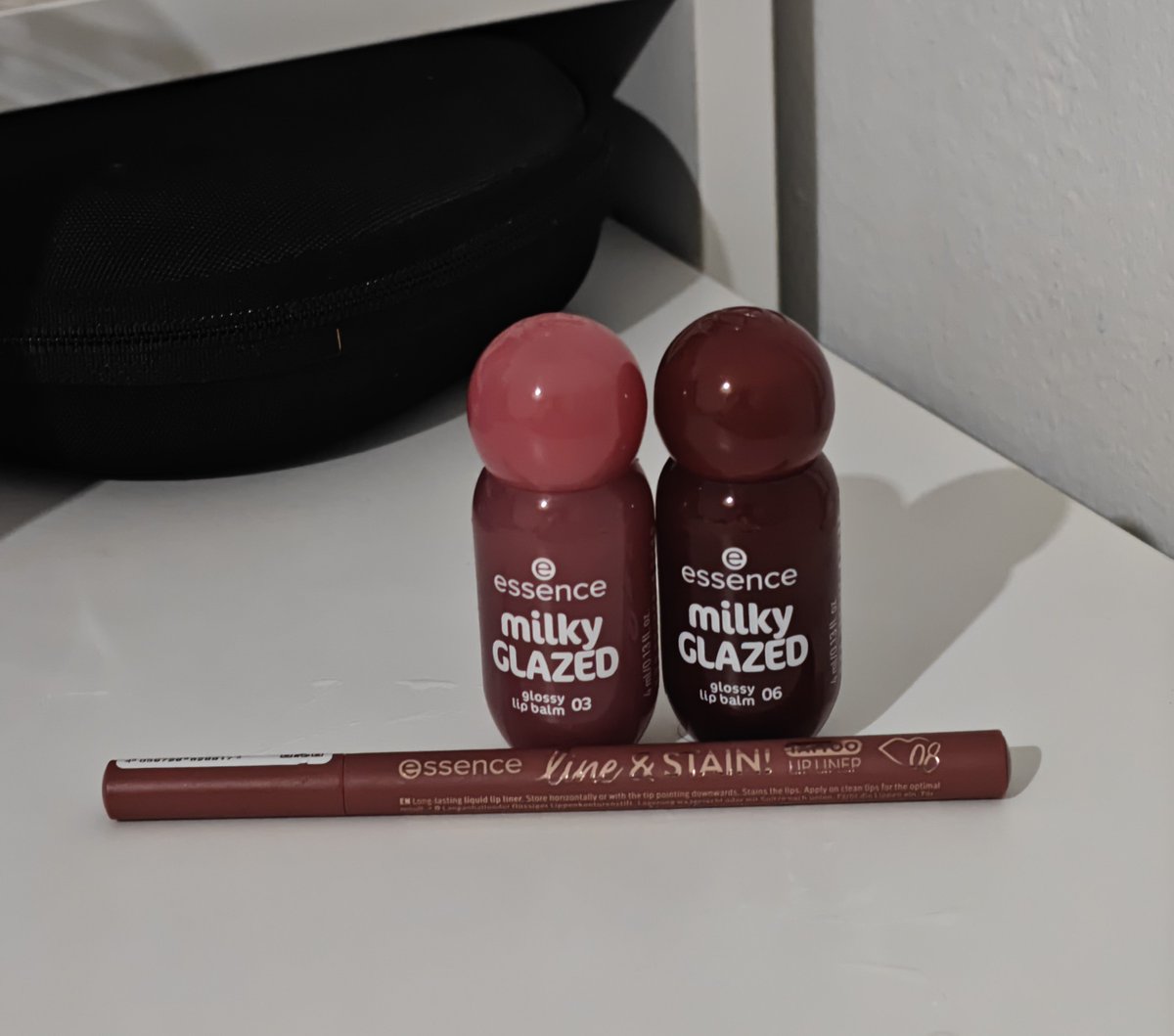 lothlaure97's tweet photo. me he pillado esto para probar lip combo y el lip liner con el 06 queda espectacular 😮‍💨😮‍💨 https://t.co/nf3nxSjywi