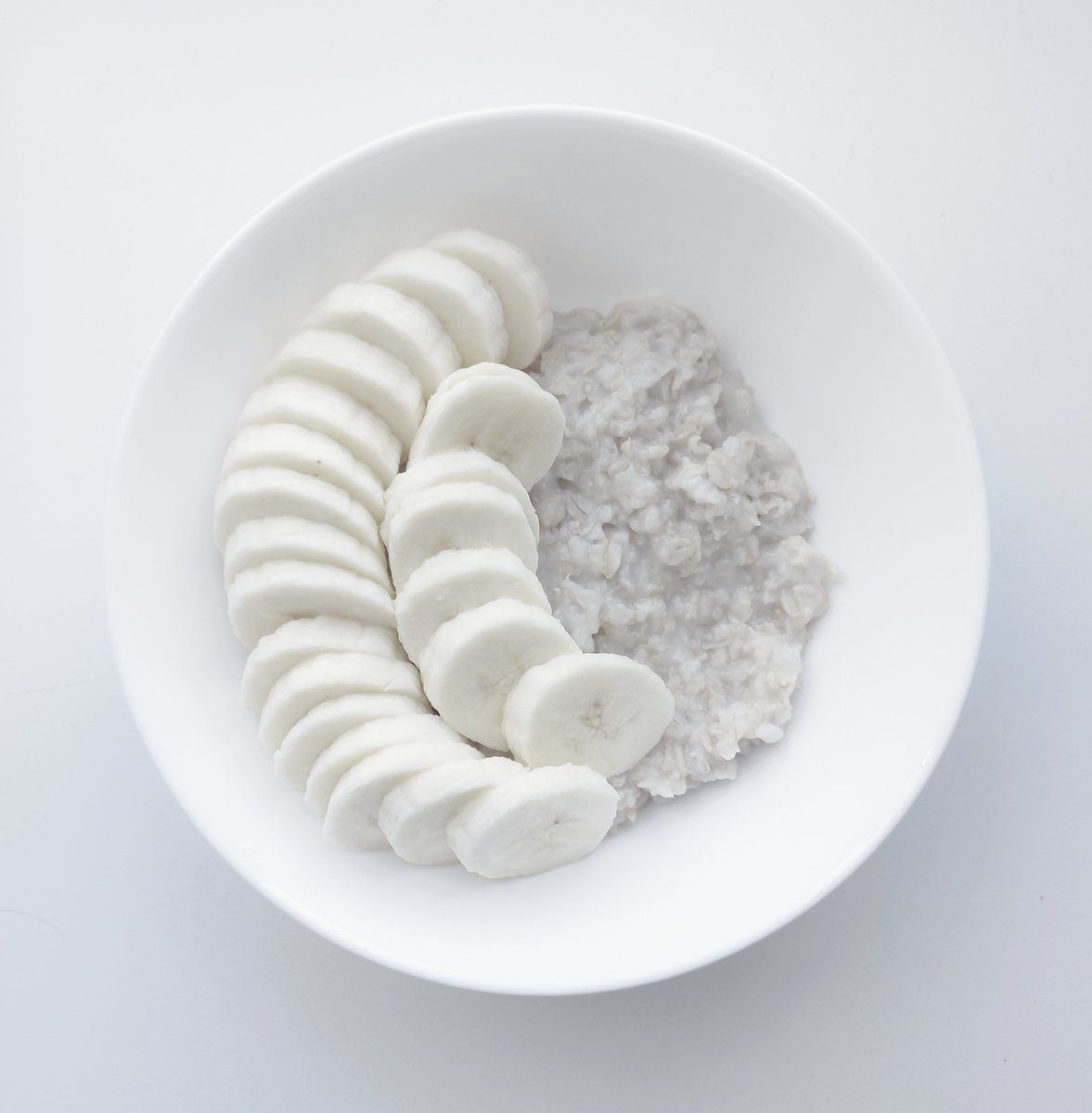 sinctuum's tweet photo. ran out of food so here’s yesterday’s banana oatmeal ₍^. .^₎⟆ https://t.co/21dMMzUTxB