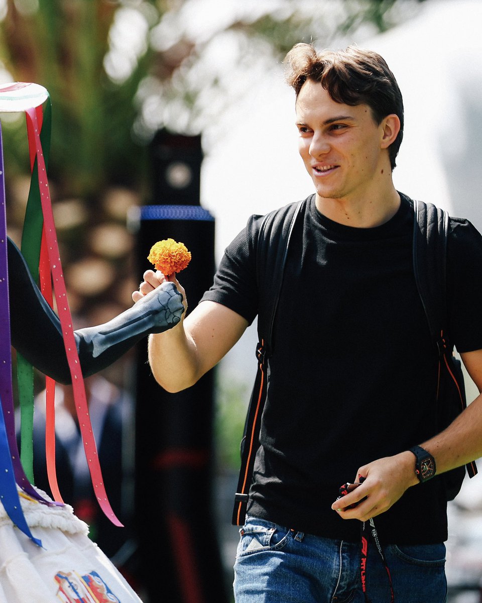 teamopeightyone's tweet photo. Hola Mexicoooo 🪅🇲🇽 https://t.co/0wq2cutirK