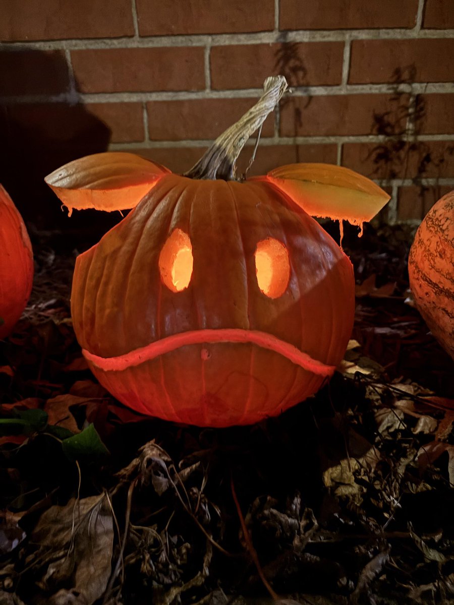 GundamBro's tweet photo. Haro 🎃 

Credit: Moonlitsif (Reddit) 

#Gundam #Halloween https://t.co/UsZ0jhqaOH