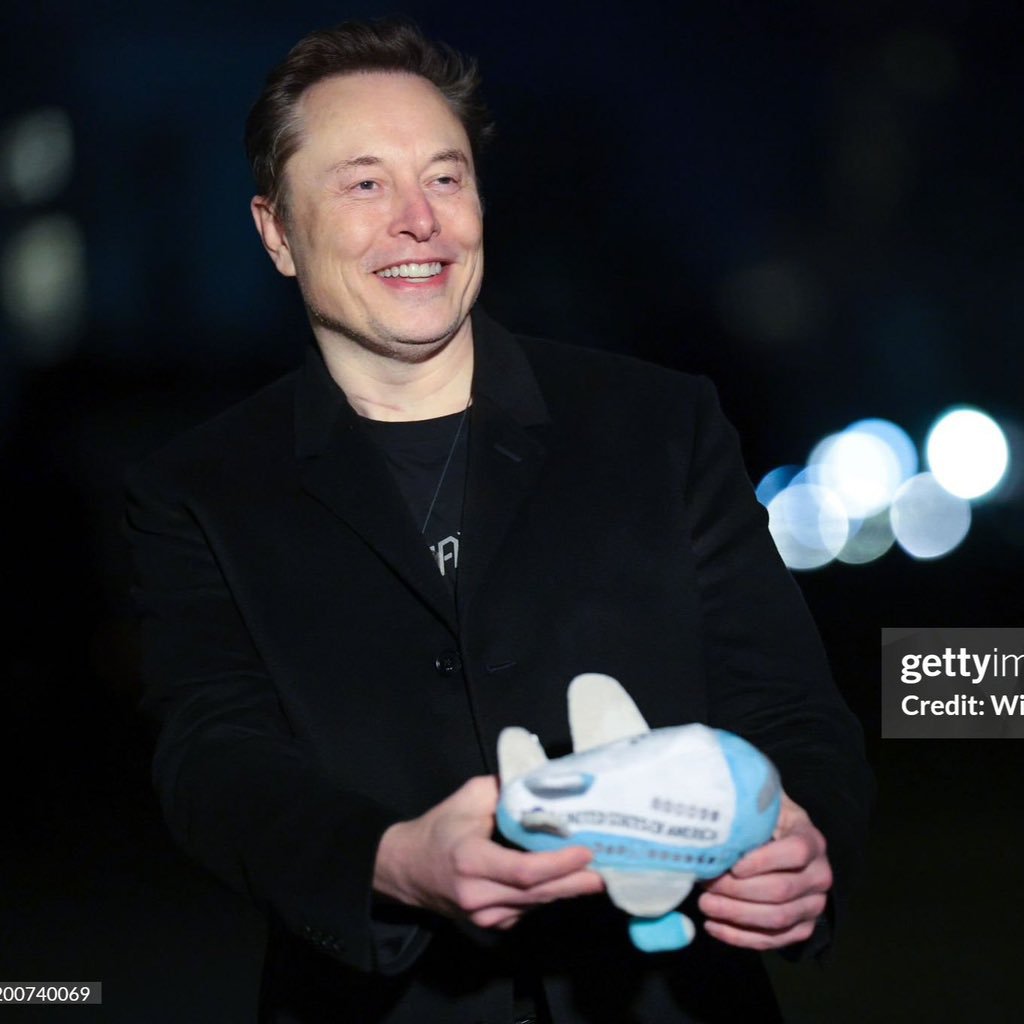 NovaVisioner's tweet photo. What’s the FIRST word that comes to mind when you see Elon Musk? 👀

A. Genius
B. Visionary
C. Controversial
D. Human

Be honest https://t.co/m5B48Mmlg9