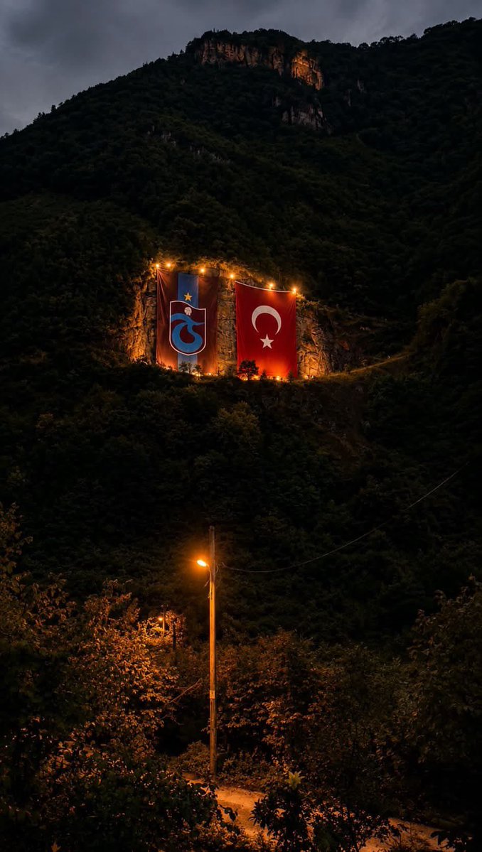 muzo2m's tweet photo. İyi ki Türk iyi ki Atatürk iyi ki Trabzonspor 🇹🇷❤️💙 https://t.co/kgnLqaCElv
