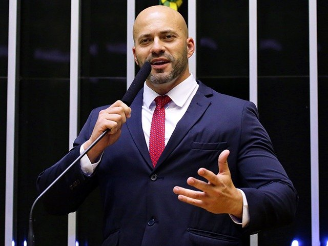 BrazilenDireita's tweet photo. 🚨 Inquérito contra Daniel Silveira é arquivado por Alexandre de Moraes. 

Assim, facin??? E quem vai pagar por tudo isso? https://t.co/Ql5GJvjrKB