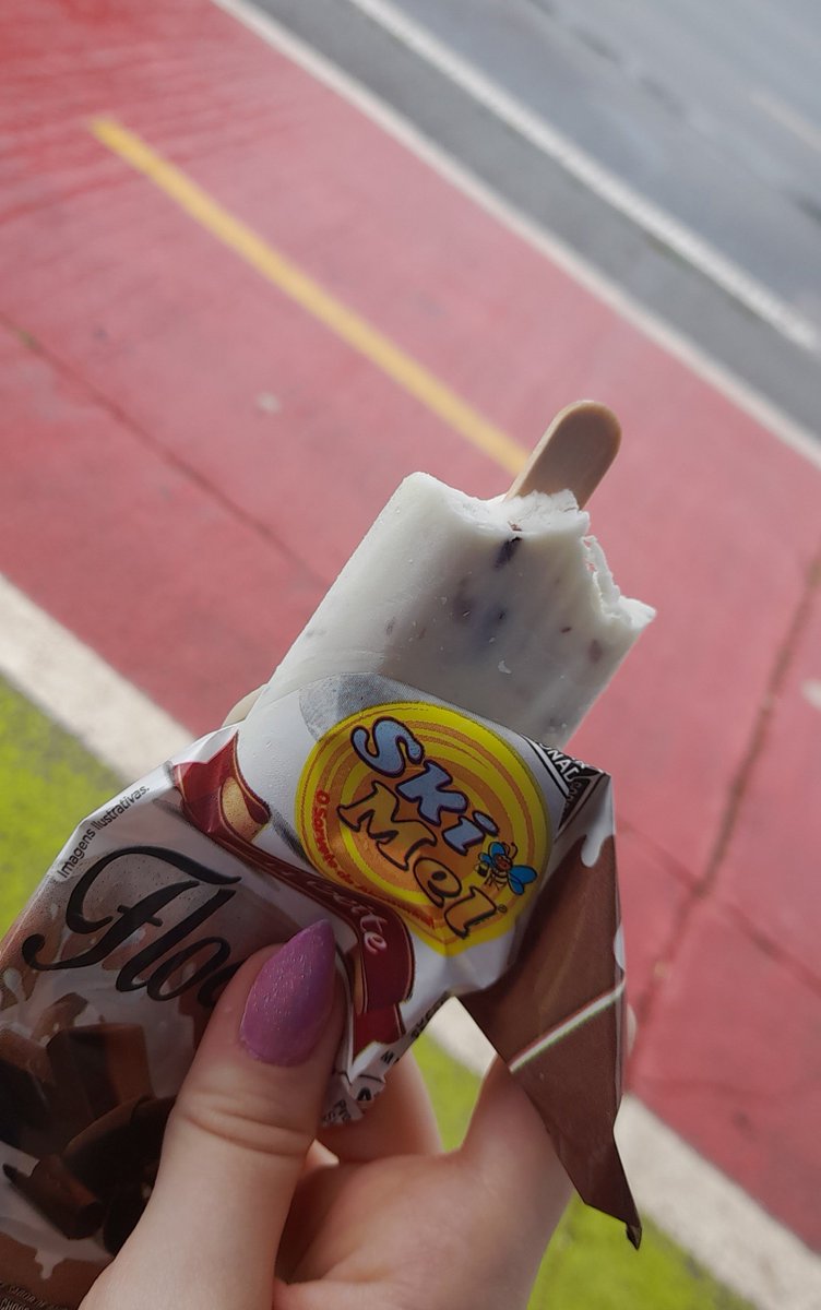 SoLHIAAa's tweet photo. só 108 kcal peguei 2 pq eu amo sorvete e hj eu tô estressada ent fds o t.a https://t.co/Nhg5spgjg9