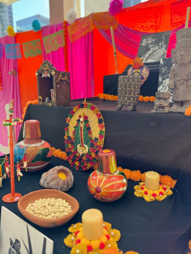 ConsulMexDal's tweet photo. En @ConsulMexDal ya estamos listos para vivir la tradición de #DíadeMuertos2026 🇲🇽💀🕯️🌼 Gracias a la colaboración del artista Miguel Martín de @coleccionmexicanaftw nuestra ofrenda ya adorna las instalaciones del Meyerson Shymphony Center para su concierto de música mexicana. https://t.co/MNGWQuIBPa