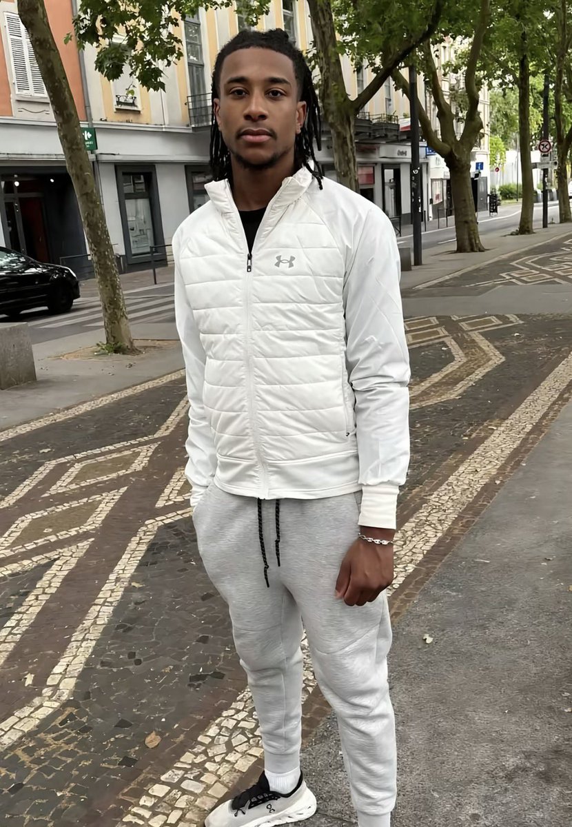 smia_baee's tweet photo. Jurez on dirait pas un mec de Cergy qui va capter 3 meufs le mm jour et qui fini par « sko » sur snap https://t.co/MRy16UxRyT