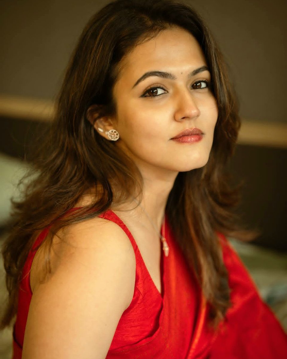 VisualDrops_'s tweet photo. Actress Aparna Das latest photoshoot pic ❤️

#VisualDrops #actress #aparna @aparnaDasss #aparnadas #photoshoot https://t.co/bpRPDMjL1i