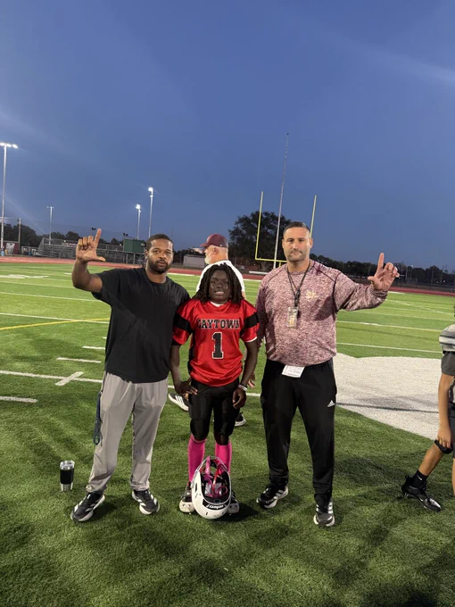 Image from Baytown Lee Gander Football (@LeeGandersFB)