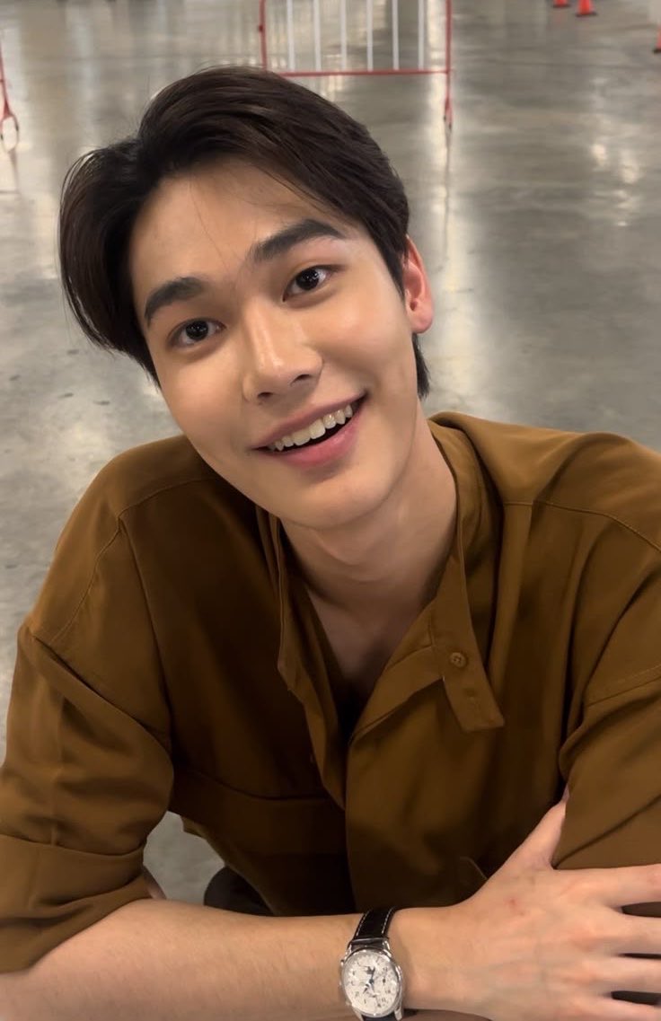 teeraloop's tweet photo. happy brithday to amazing @dew_jsu 
thank you for being such a bright, talented, and inspiring person. your hard work, your smile, and your kindness always make my day. I hope this year brings you endless happiness, good health, and all the success you deserve.🤎 https://t.co/f3FDgacKNY