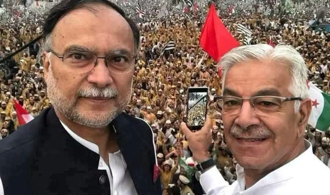 adnansheikhmpk's tweet photo. @KamranM69045926 #مولاناکی_للکار
 #عوام_کاسامناکرو 
#سنسرڈ_پارلیمنٹ_نامنظور
 #حلف_سےوفاداری_نبھاؤ
#جمھوریت_میں_زباں_بندی_کیوں https://t.co/Kmi3Zbg7wo