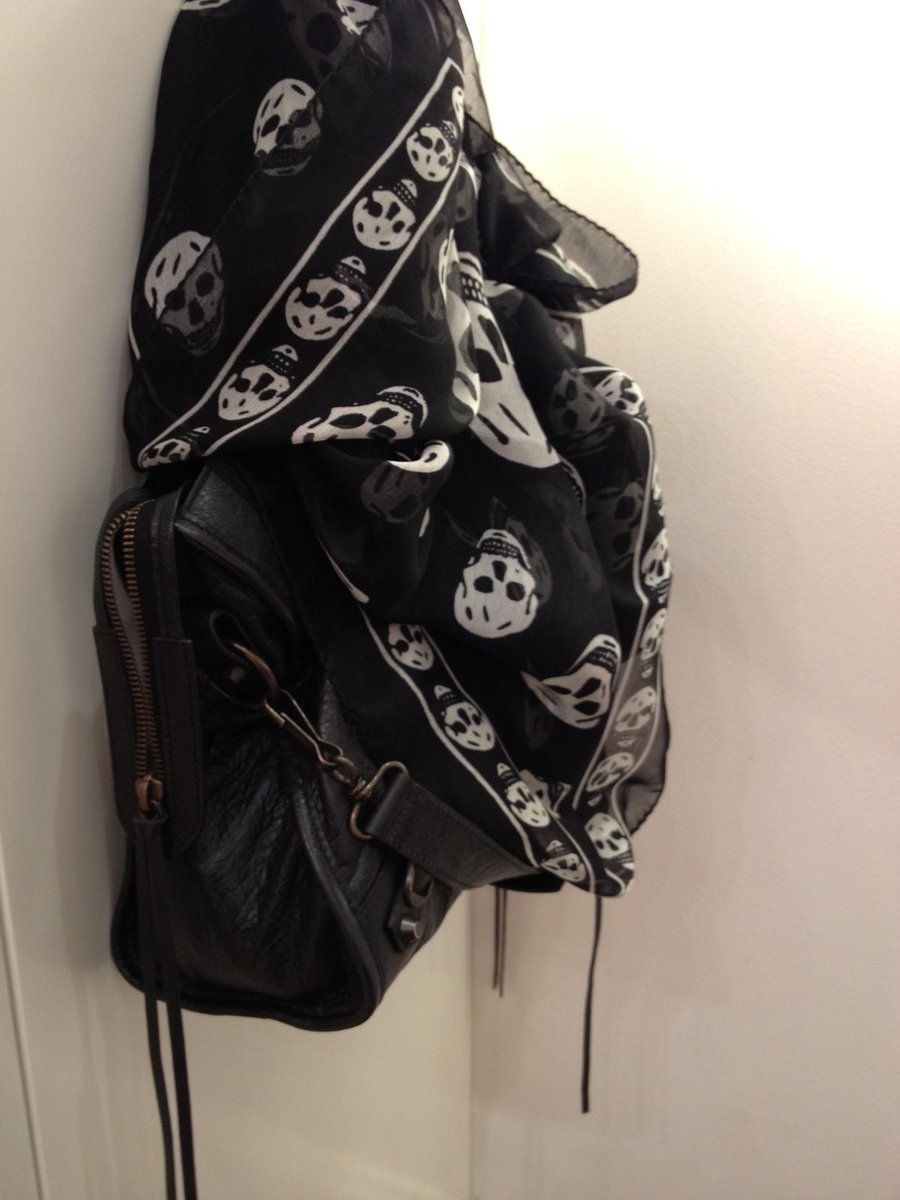 into_archive's tweet photo. mcqueen skulls 4ever https://t.co/RREc1ovy0Q