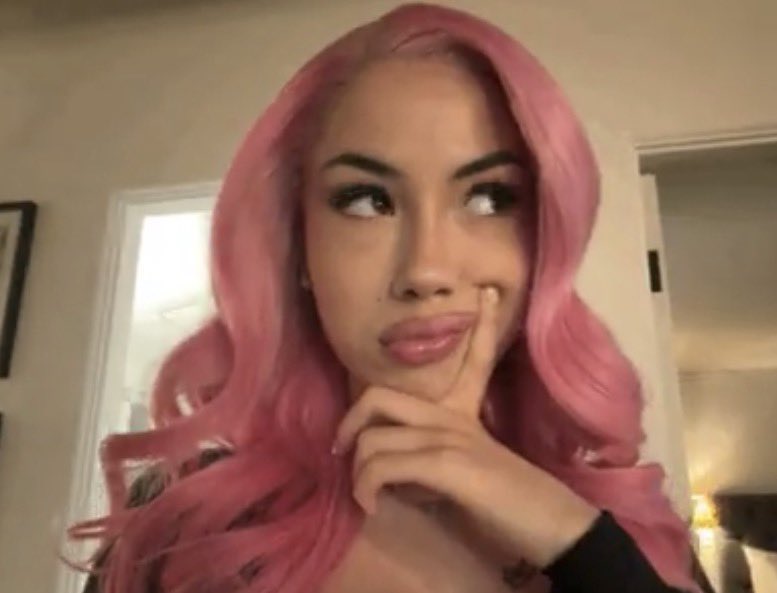 ego5ss's tweet photo. MEETING TRADE IN A HOUR 

GRAY PFP MEAN IT WENT BAD: 

COLOR PFP MEAN IT WENT GOOD: 

PINK HAIR GIRL = STILL WAITING FOR HIM TO COME https://t.co/Q1KXfDqKUc